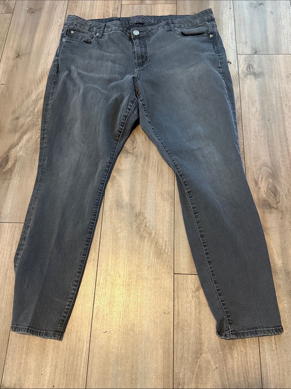 Kut from the Kloth women’s  Slim Jeans in Washed Charcoal